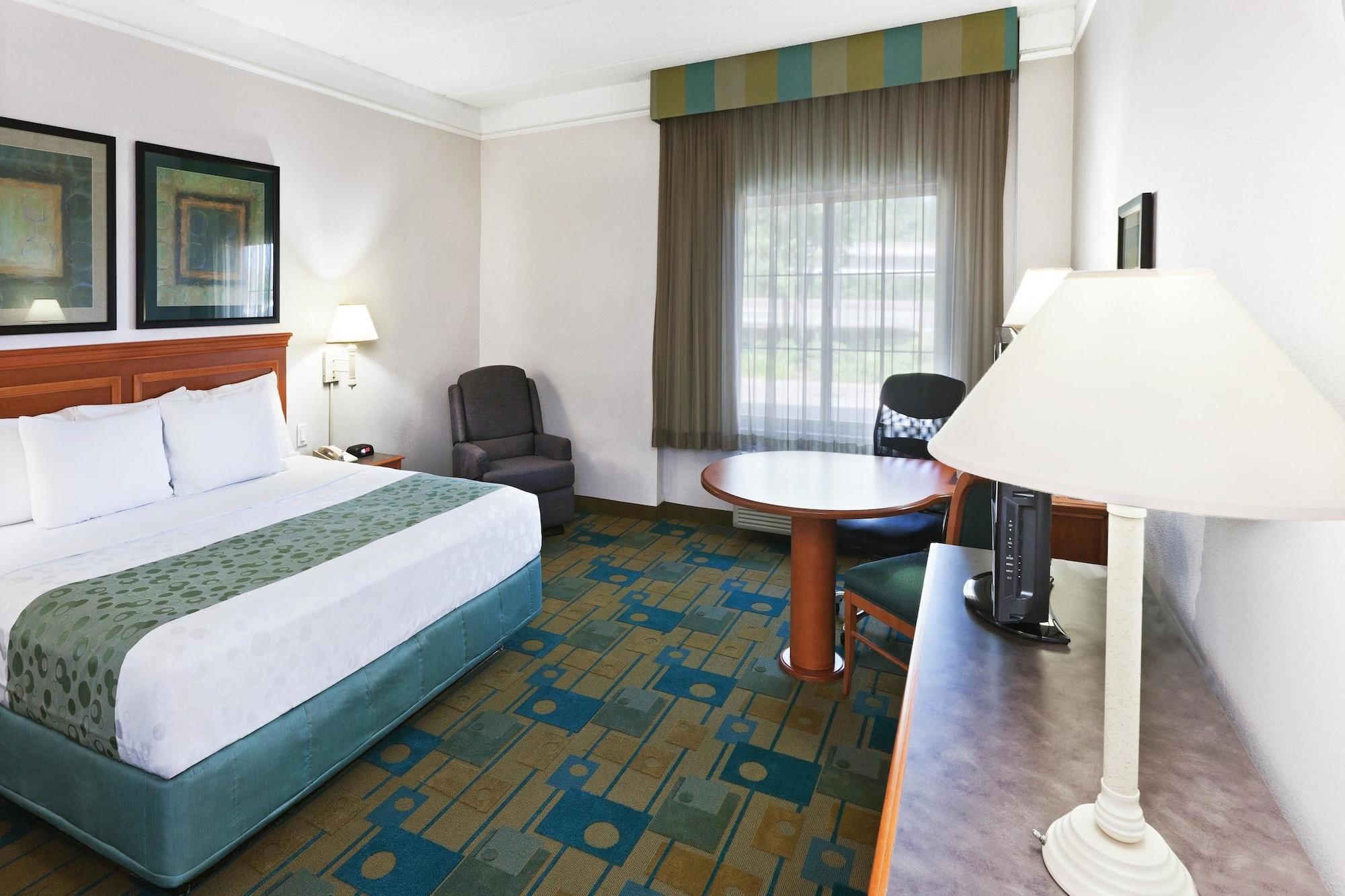 Hotel La Quinta & By Wyndham Bush Iah South 3*