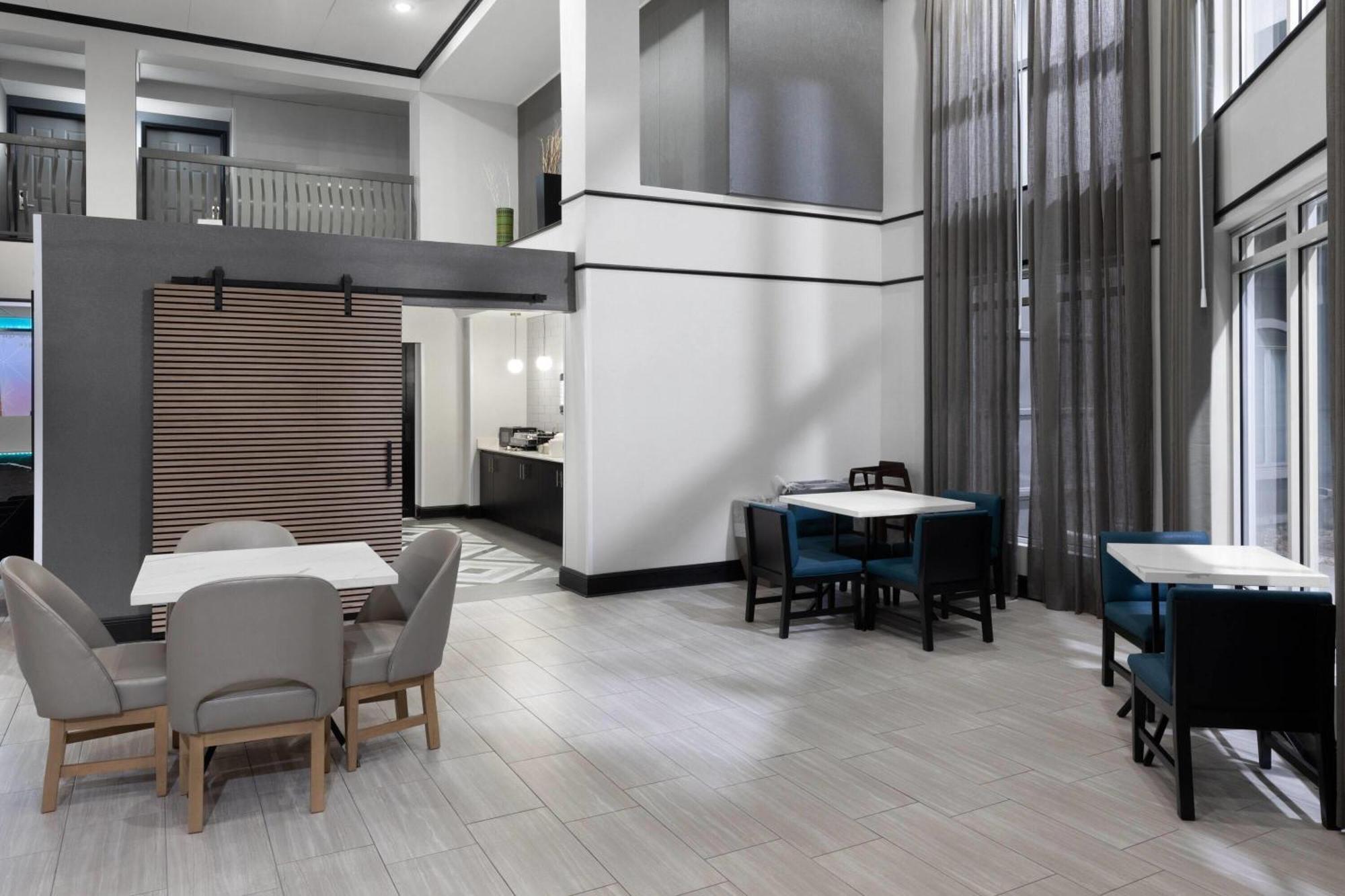 La Quinta & By Wyndham Bush Iah South Hotel 3*
