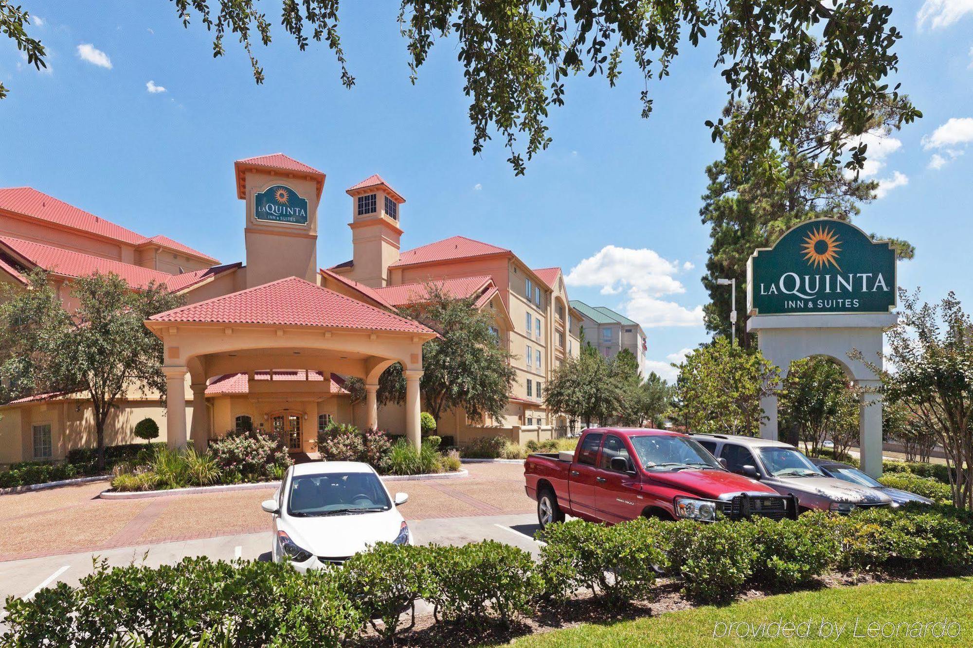 La Quinta & By Wyndham Bush Iah South Hotel